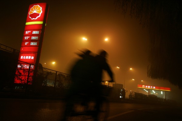 北京中石油一家加油站。(FREDERIC J. BROWN/AFP/Getty Images)